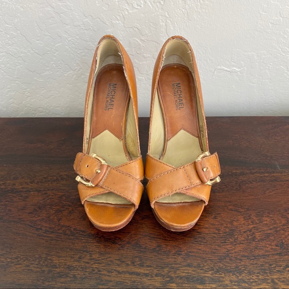Michael Kors tan Leather peep toe high heels - Picture 2 of 8